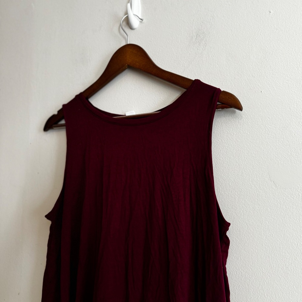 Old Navy Luxe Tank Top Women's L Burgundy Maroon Sleeveless Crew Neck NWT Basics